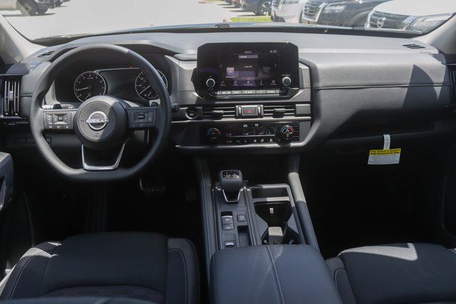 2025 Nissan Pathfinder S photo 16