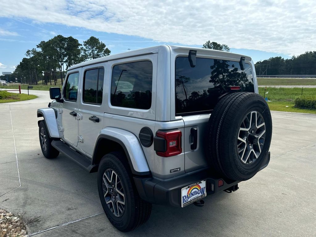2024 Jeep Wrangler Sahara photo 4