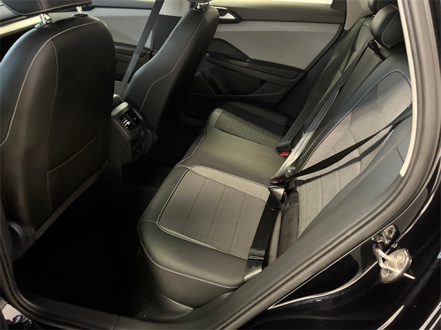 2022 Volkswagen Taos SE photo 15