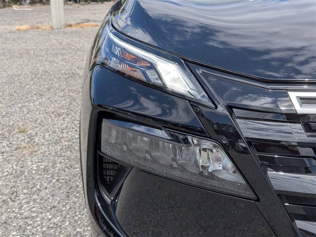 2025 Nissan Rogue SV photo 10