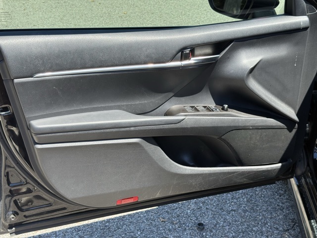 2021 Toyota Camry Hybrid SE photo 5