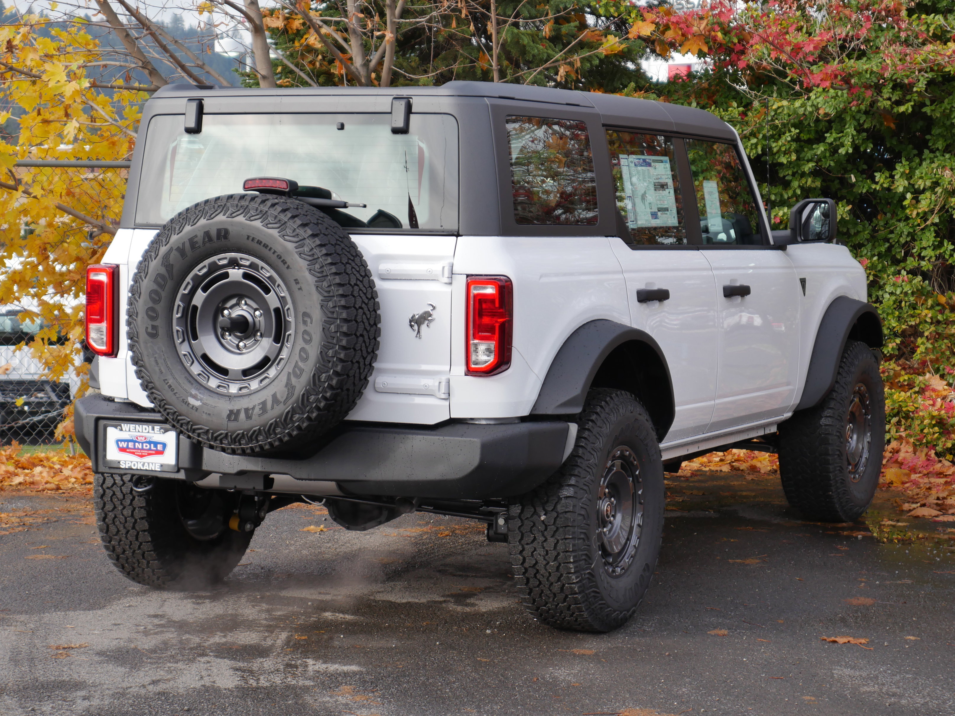 2025 Ford Bronco Base photo 4