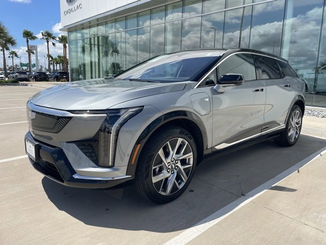 2025 Cadillac Optiq Luxury photo 2