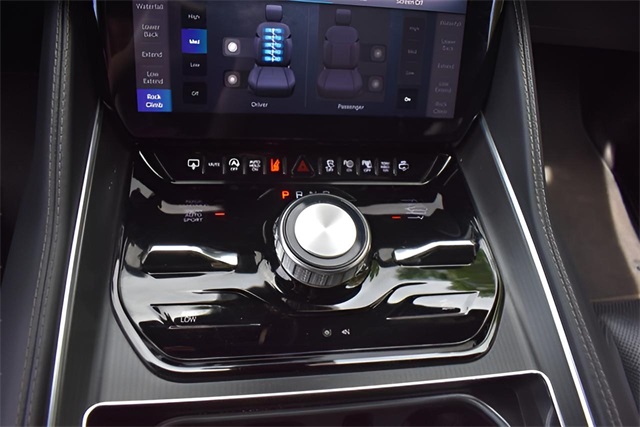 2024 Jeep Grand Wagoneer II photo 28