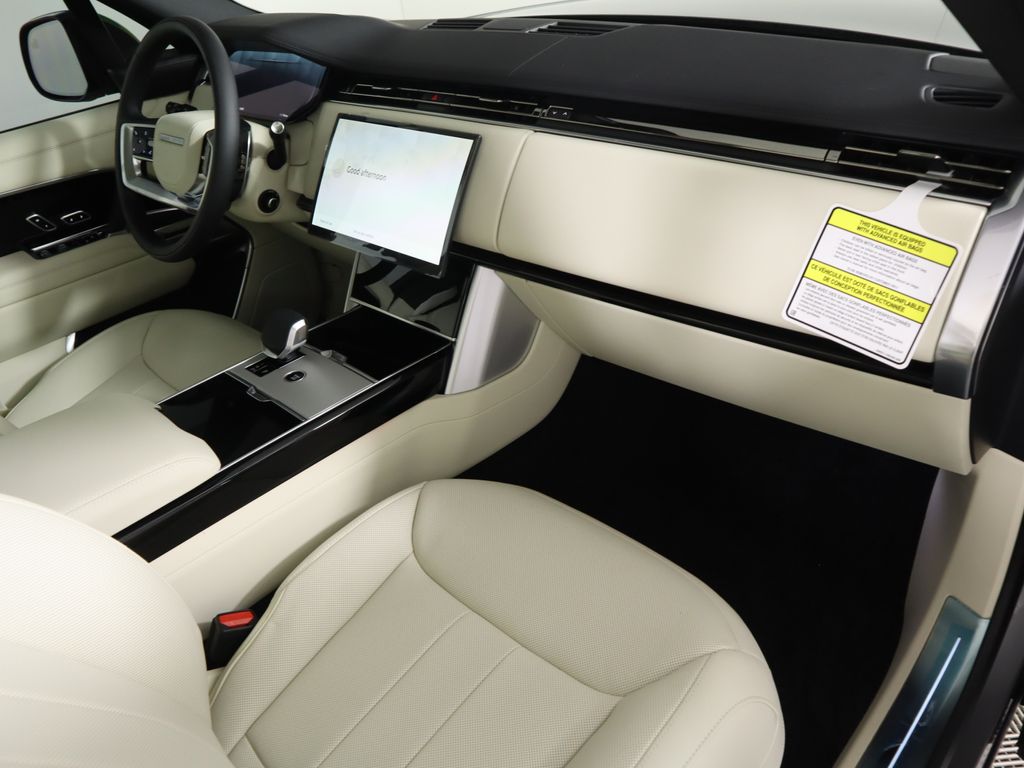 2025 Land Rover Range Rover SE photo 15