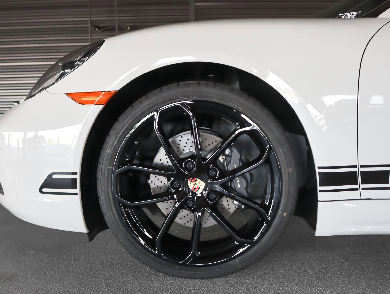 2025 Porsche Cayman photo 11