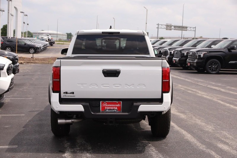 2025 Toyota Tacoma TRD Off-Road photo 6