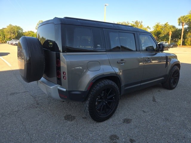 2024 Land Rover Defender S photo 3