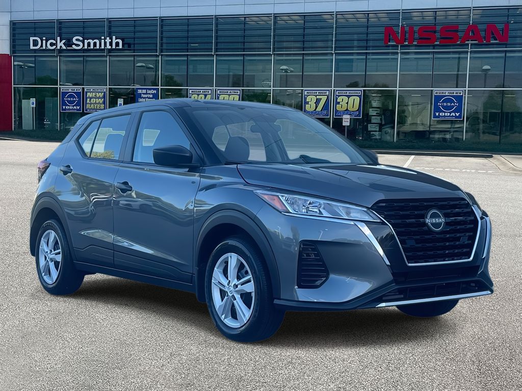 2025 Nissan KICKS PLAY Base's photo