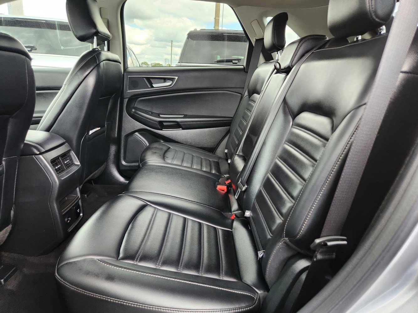 2022 Ford Edge SEL photo 30