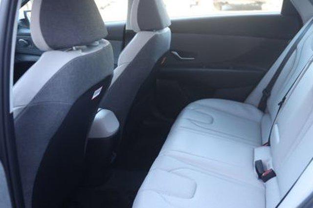 2025 Hyundai Elantra Limited photo 9