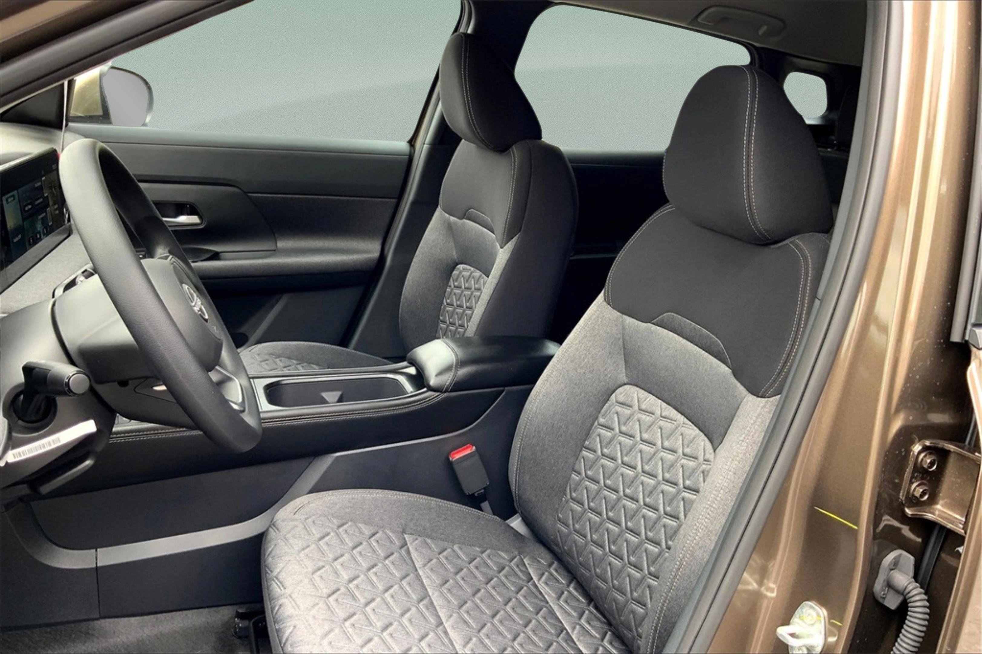 2025 Nissan Kicks SV photo 8