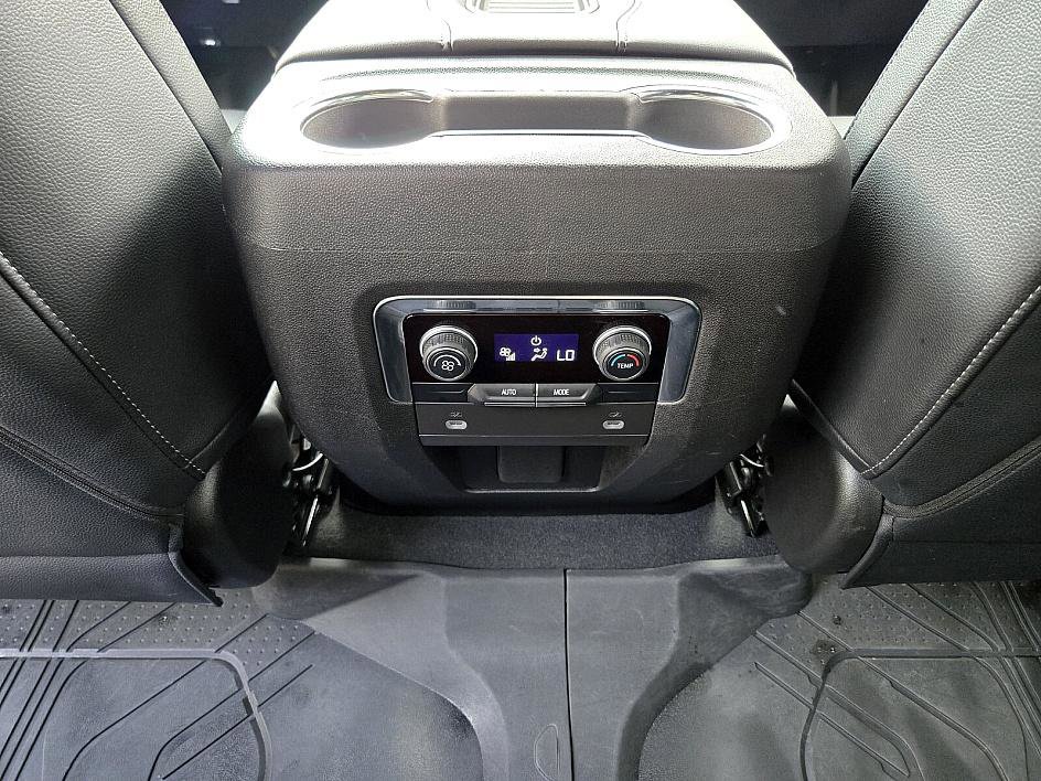 2024 Chevrolet Suburban LS photo 12