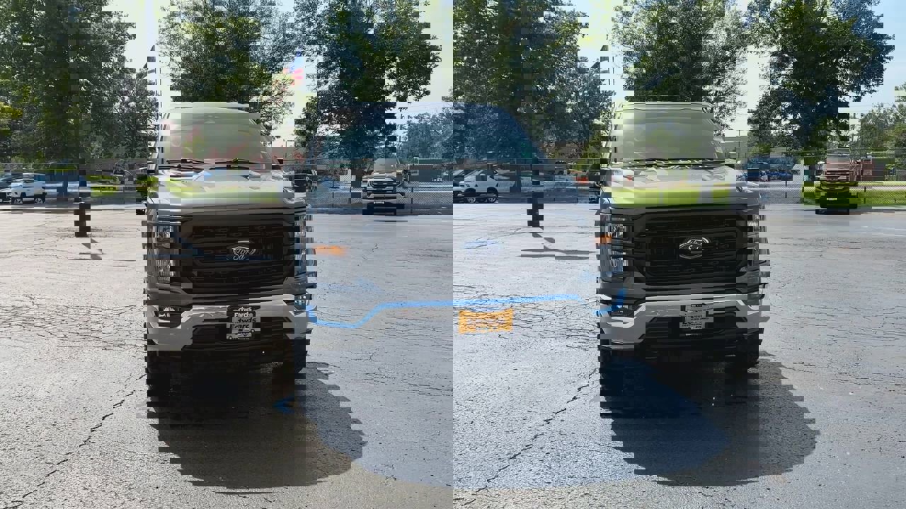 2023 Ford F-150 XLT photo 3