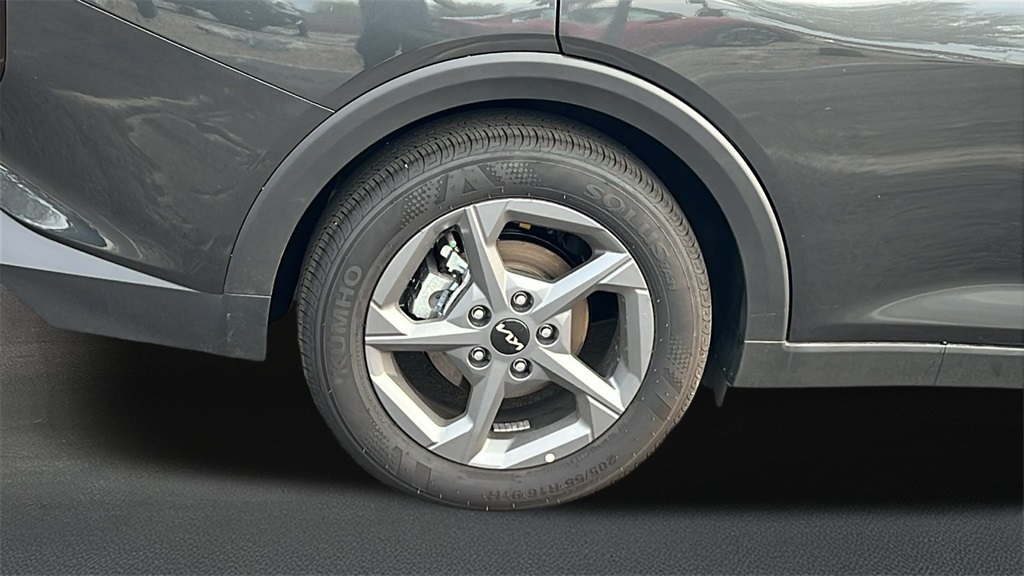 2025 Kia K4 LXS photo 3