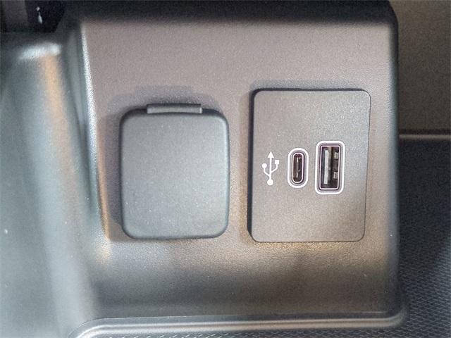 2025 Ford Explorer photo 21