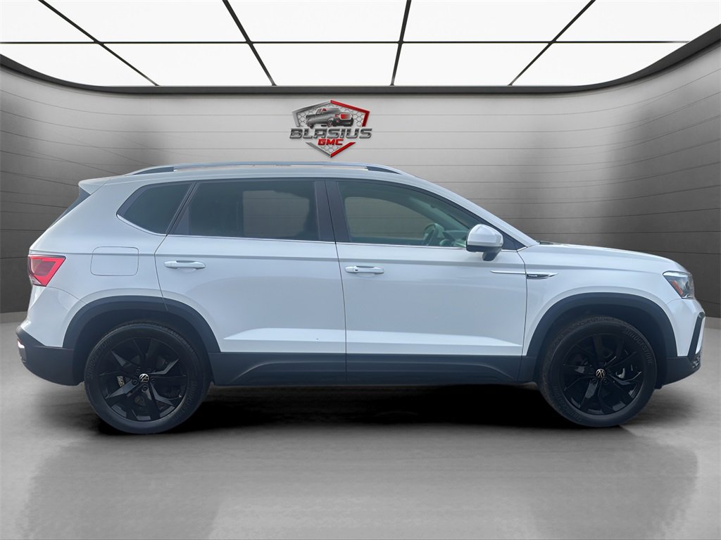 2023 Volkswagen Taos SE photo 5
