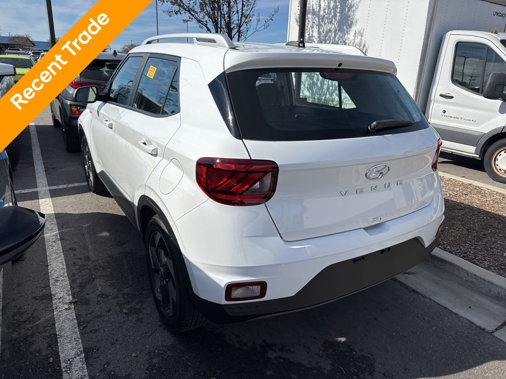 2024 Hyundai Venue SEL photo 4