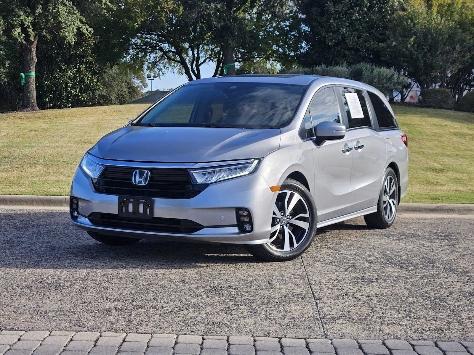 Pre-Owned 2022 Honda Odyssey Touring Mini-van, Passenger in