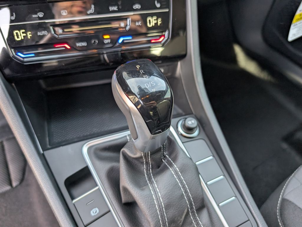 2025 Volkswagen Jetta 1.5T Sport photo 10