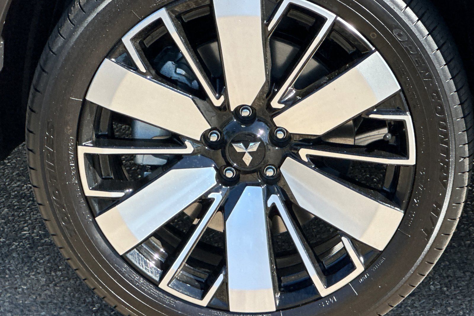 2025 Mitsubishi Outlander SEL photo 23