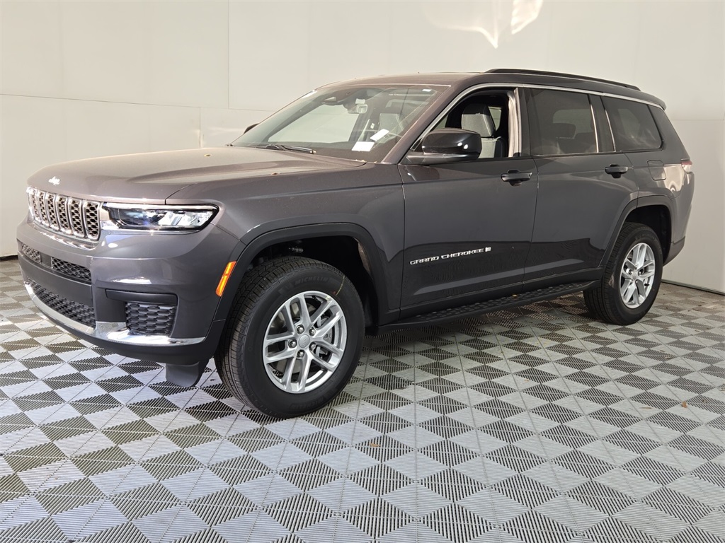 2025 Jeep Grand Cherokee Laredo photo 4