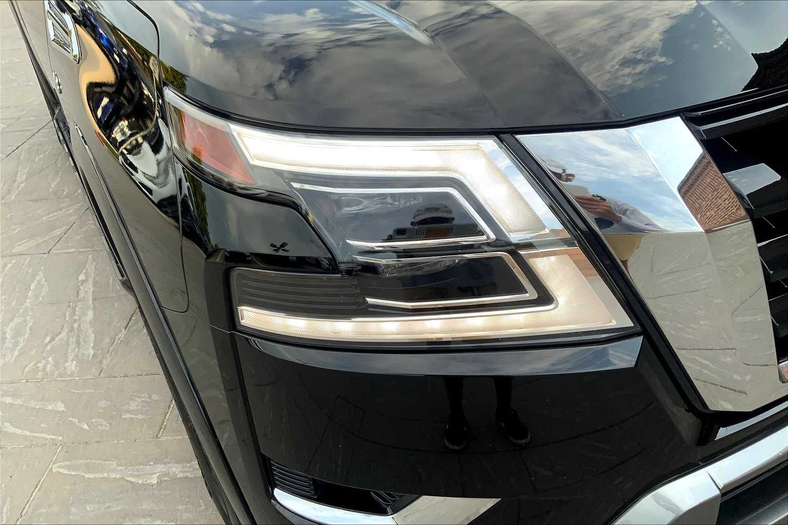 2022 Nissan Armada SL photo 26
