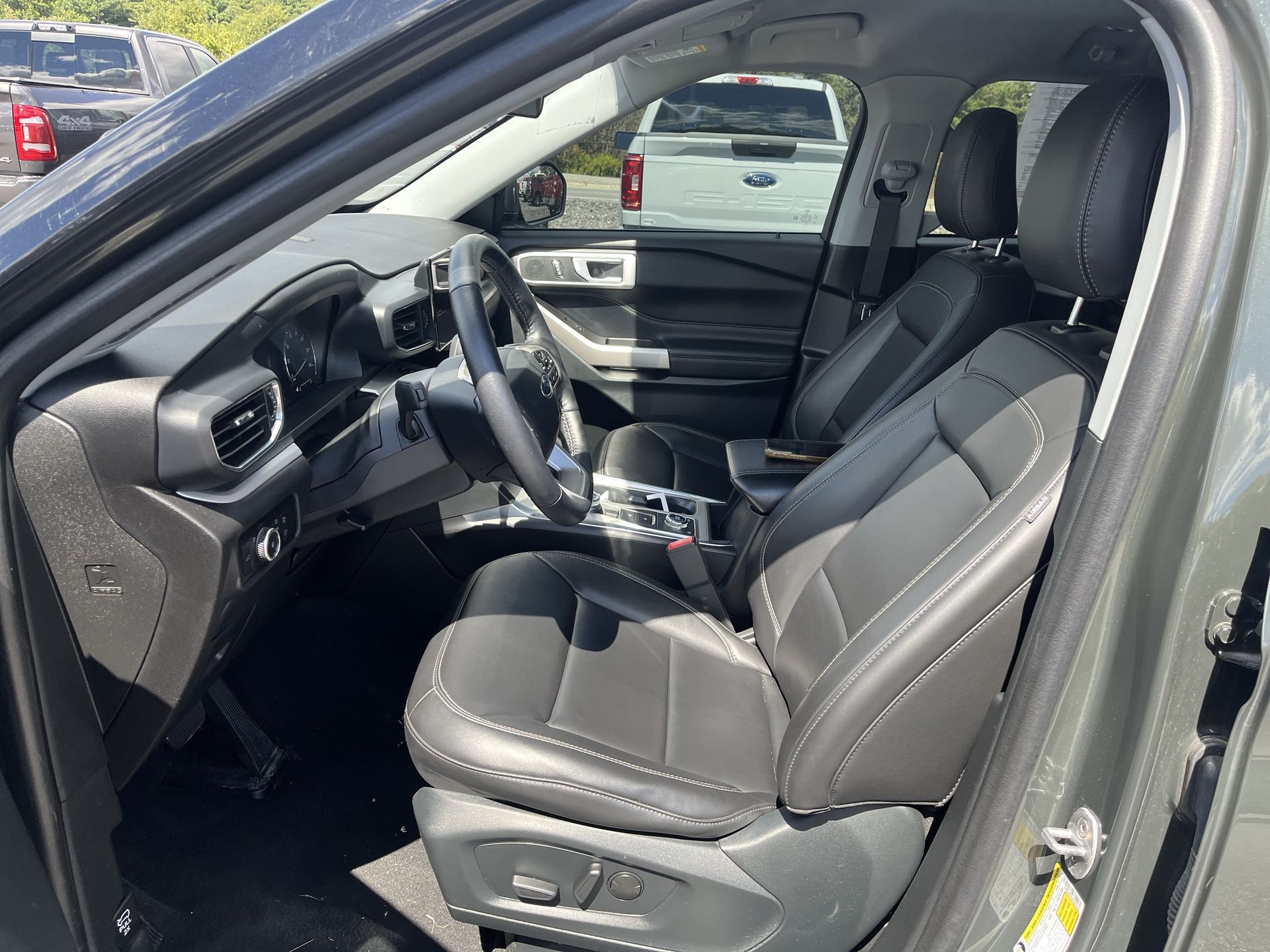2023 Ford Explorer XLT photo 5