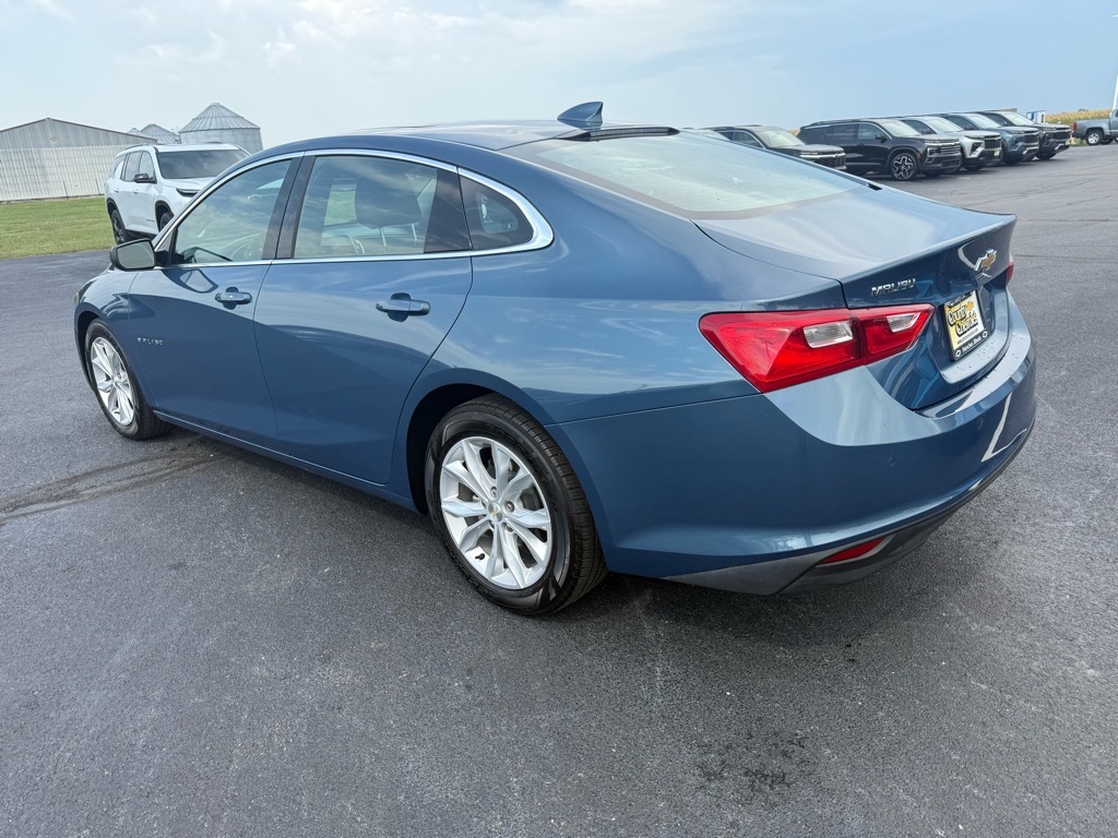 2024 Chevrolet Malibu 1LT photo 3