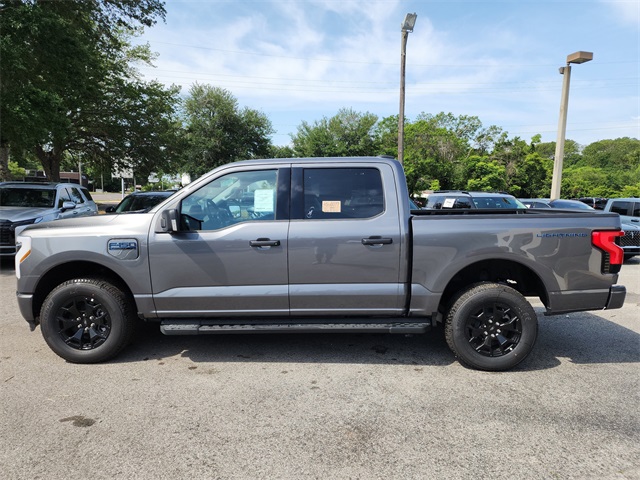 2025 Ford F-150 Lightning XLT photo 5