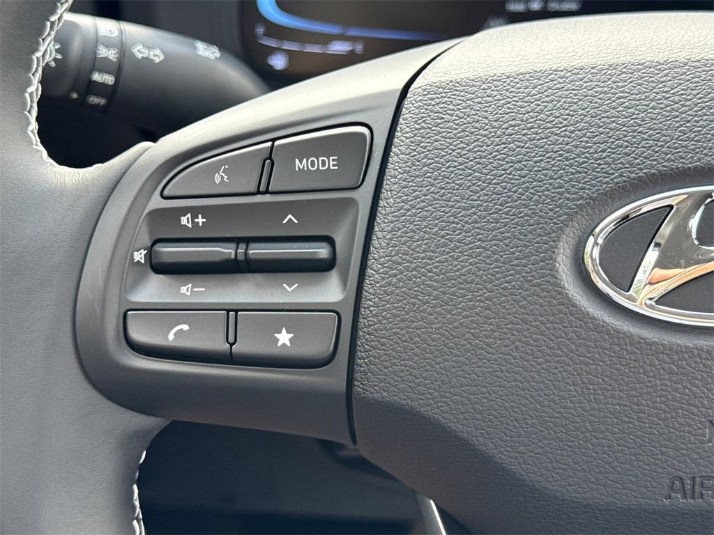 2026 Hyundai Venue SEL photo 15