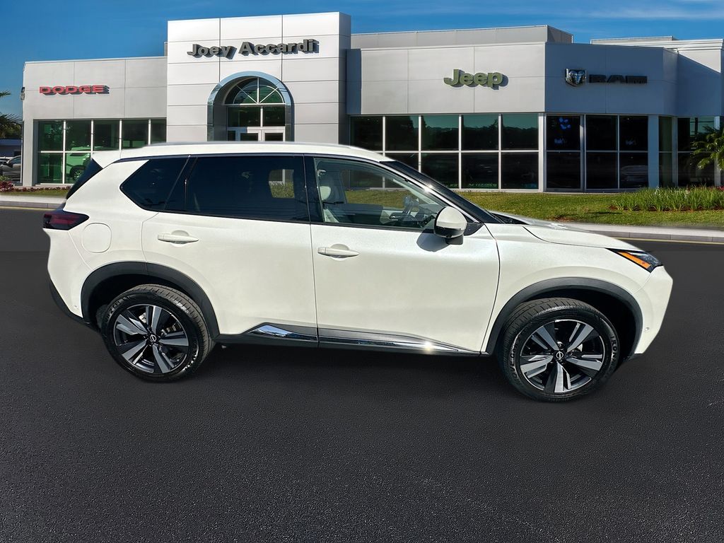 2023 Nissan Rogue SL photo 9