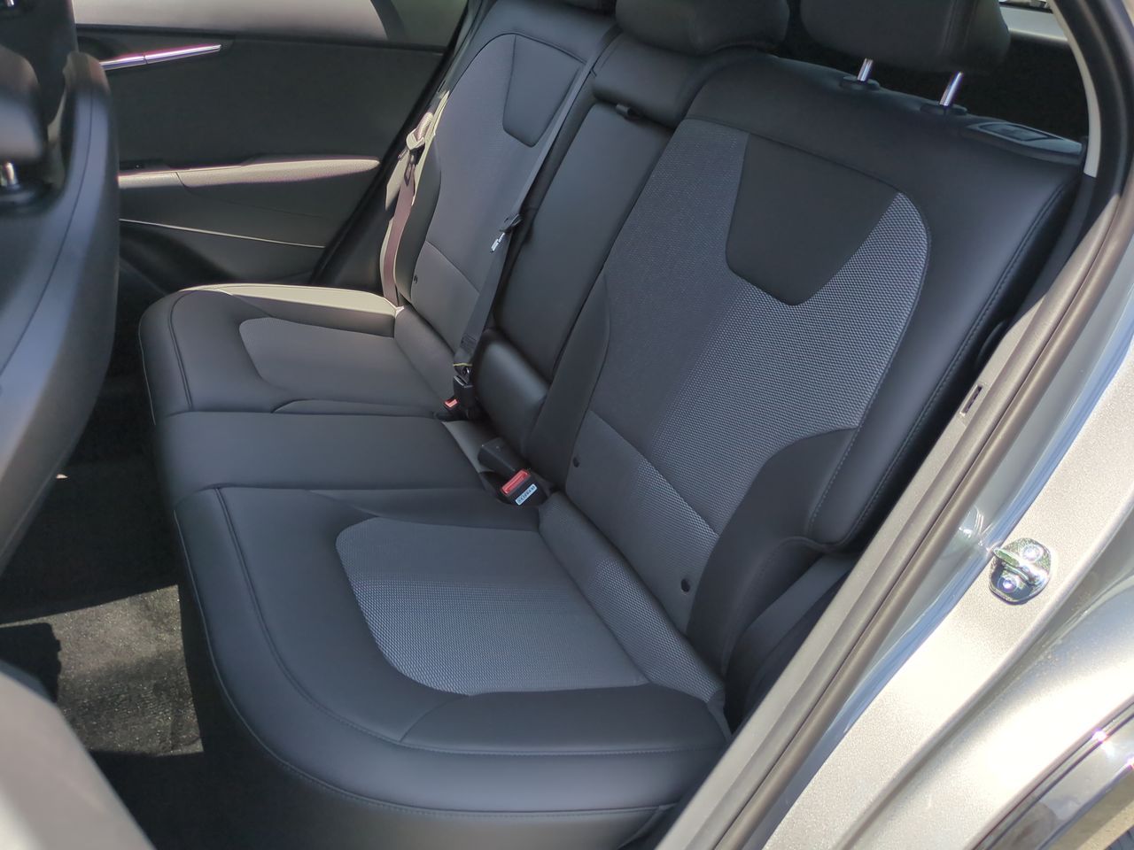 2025 Kia Niro EX Touring photo 21