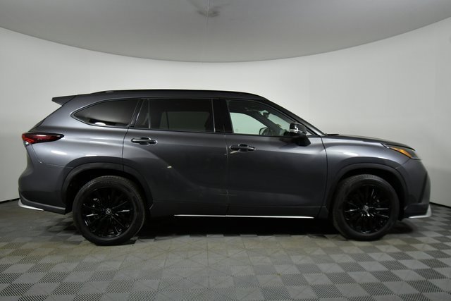 2024 Toyota Highlander LE photo 13