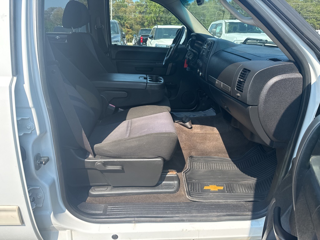 2010 Chevrolet Silverado 1500 LT photo 3