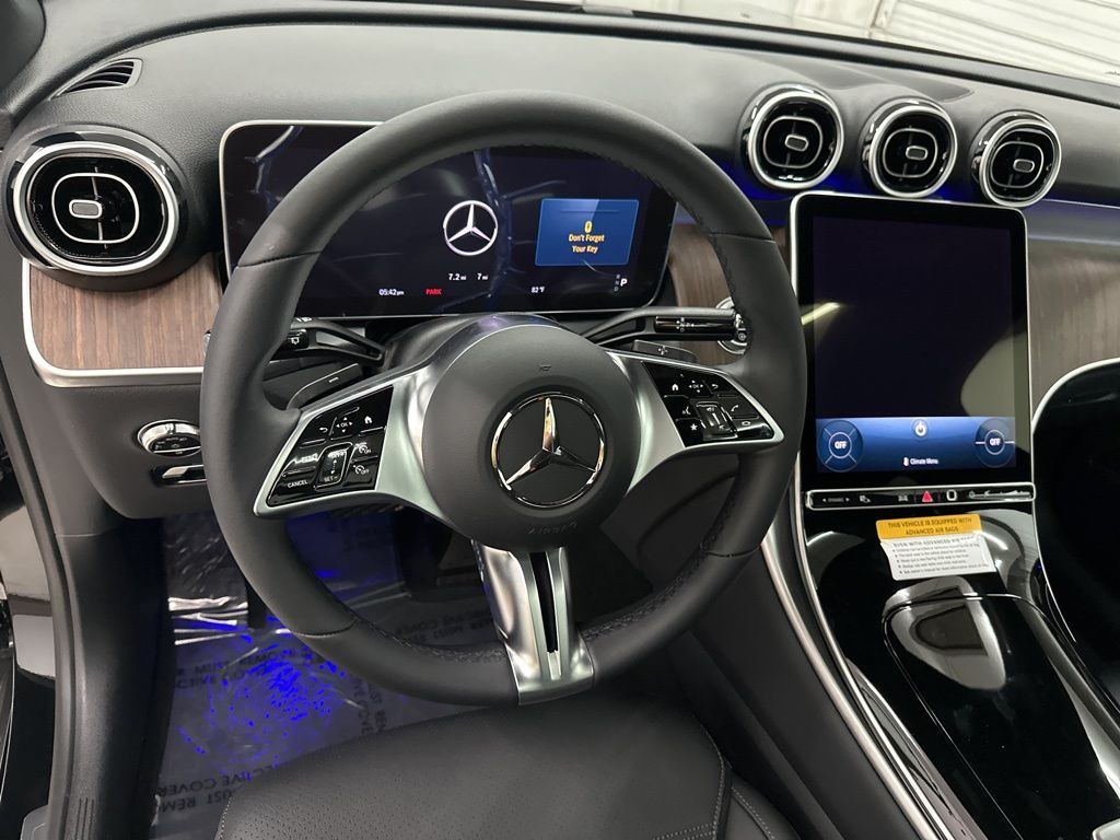 2025 Mercedes Benz GLC 300 photo 8