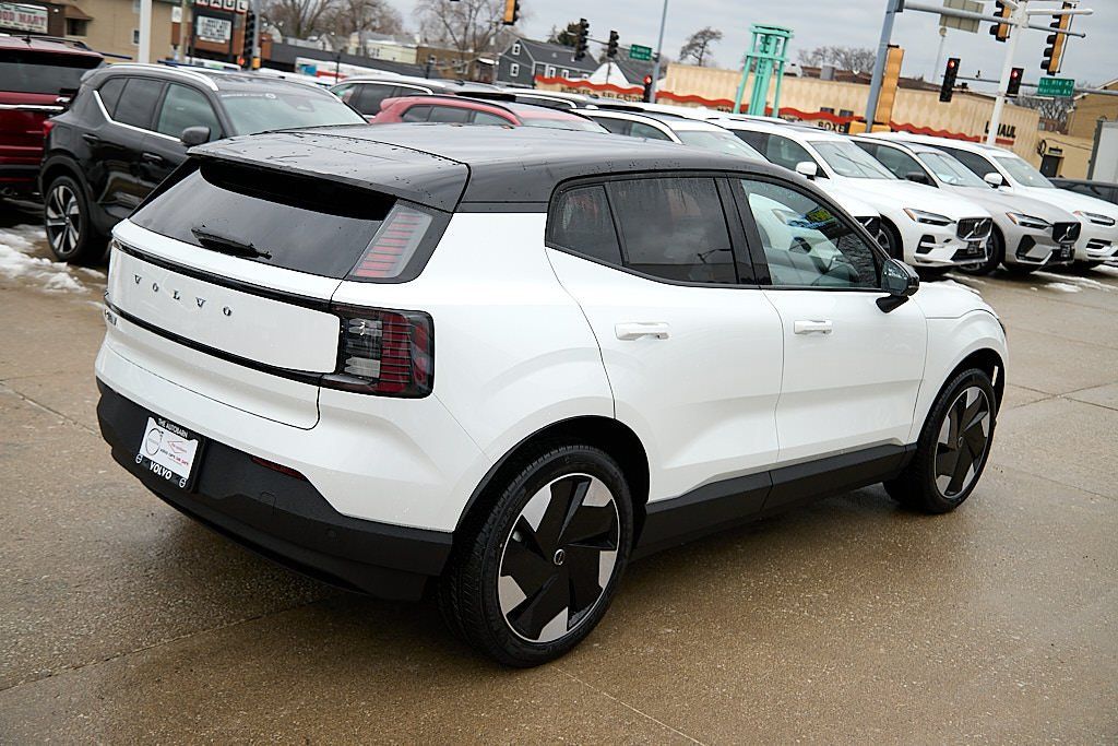 2026 VOLVO EX30 - Image 8