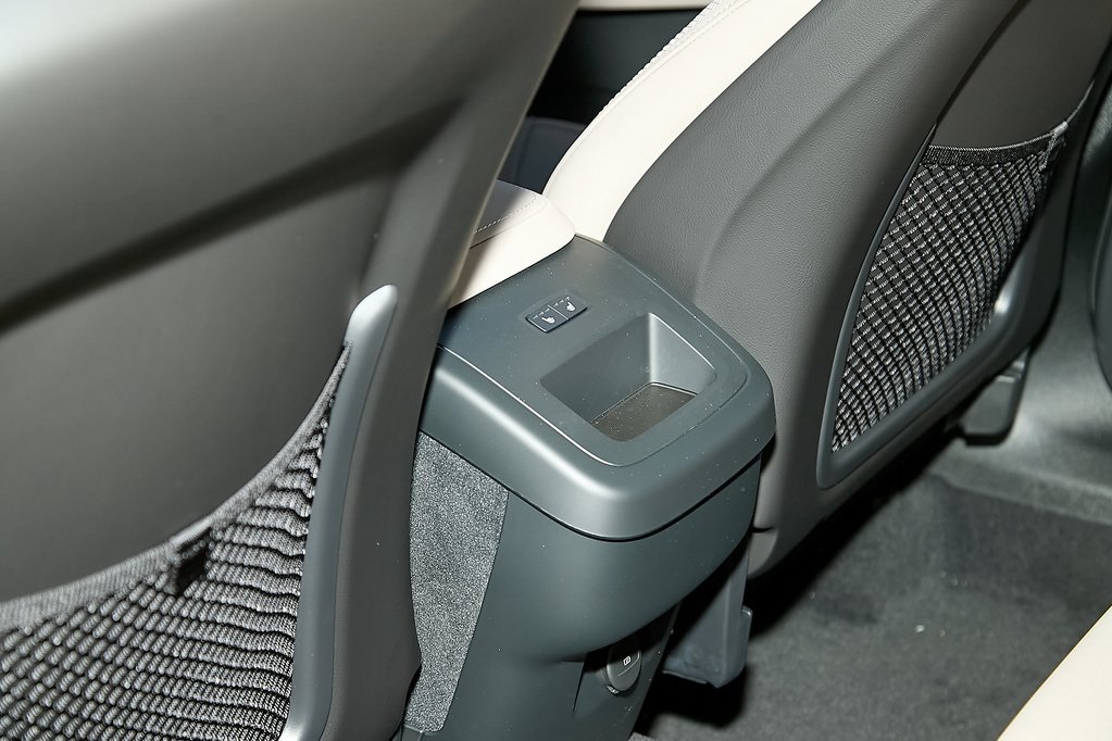 2026 VOLVO XC60 - Image 19