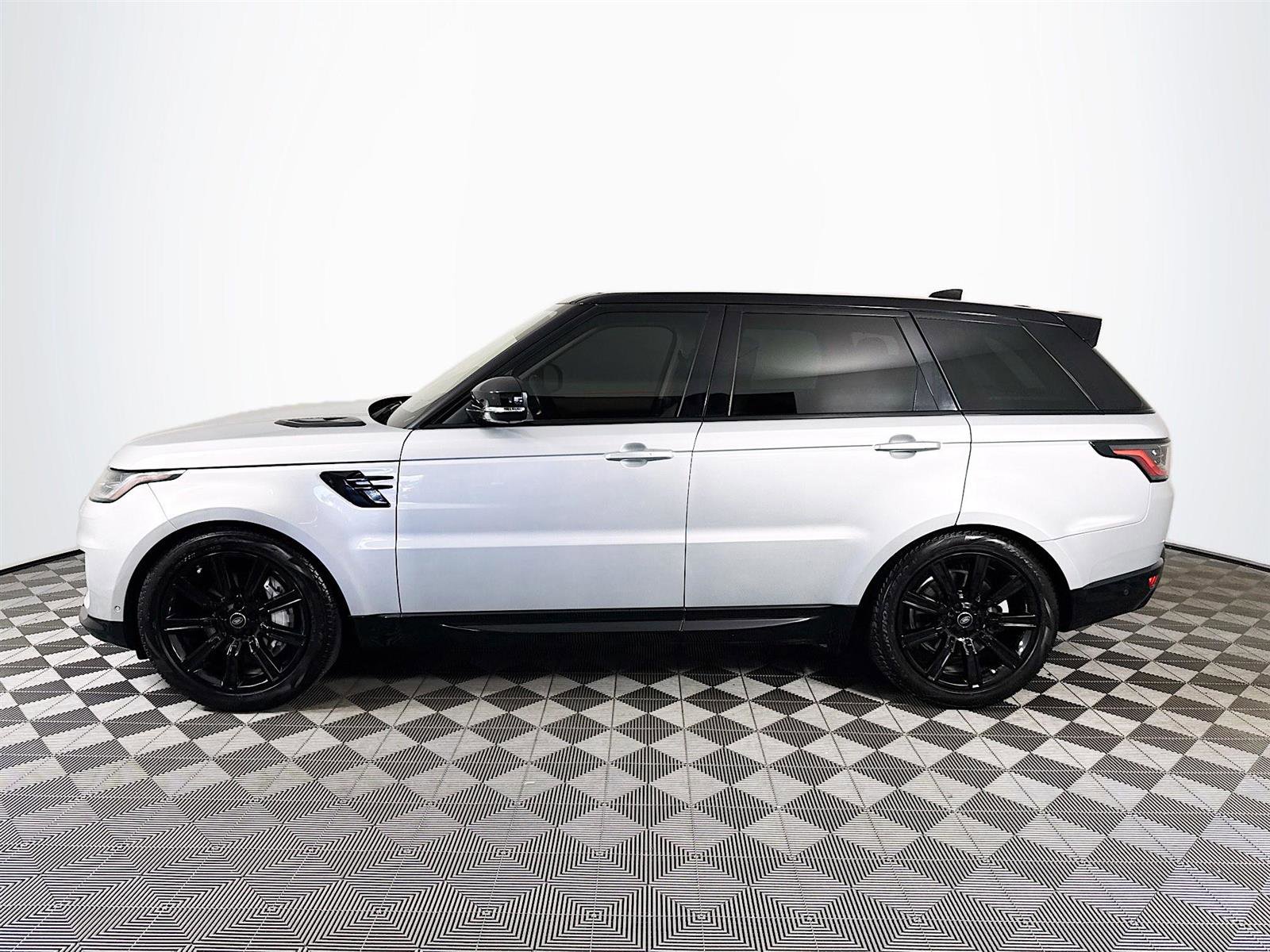 2020 Land Rover Range Rover Sport HSE photo 2