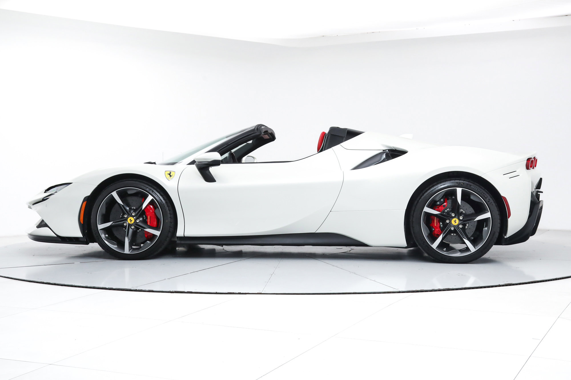 2025 Ferrari SF90 Spider photo 4