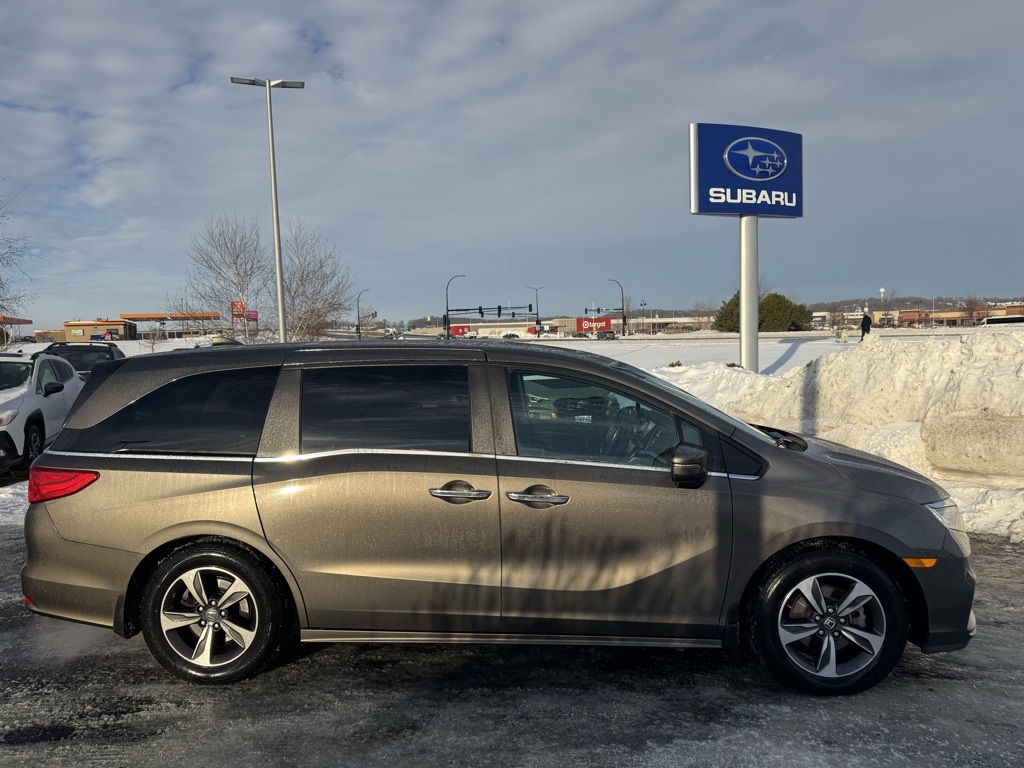 Used 2018 Honda Odyssey Touring with VIN 5FNRL6H86JB107553 for sale in Rochester, Minnesota