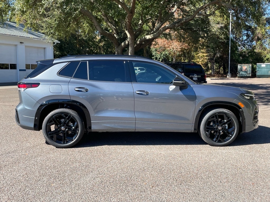 2026 Volkswagen Tiguan SE R-Line Black photo 2