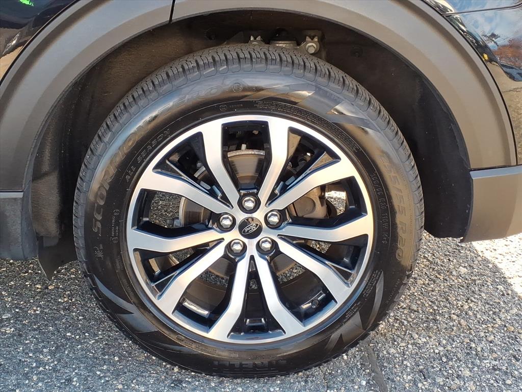 2020 Ford Explorer ST photo 3