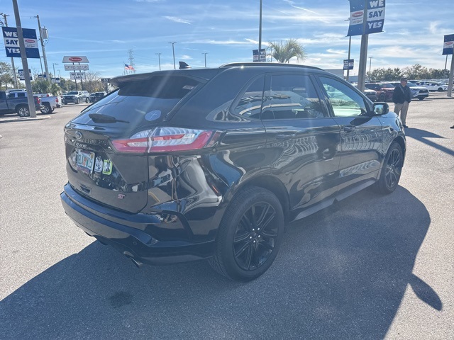 2021 Ford Edge ST photo 2
