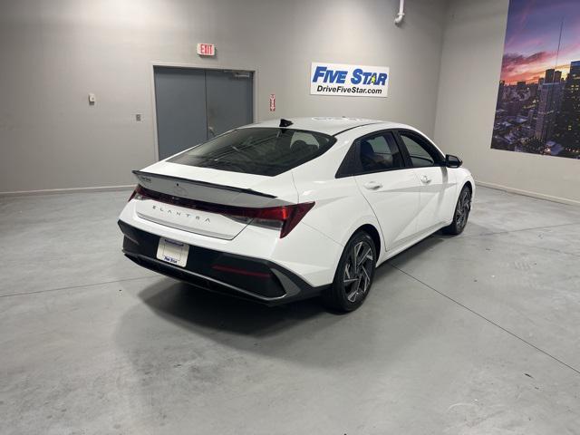 2025 Hyundai Elantra SEL Sport photo 4