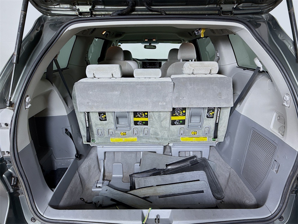 2011 Toyota Sienna LE photo 23