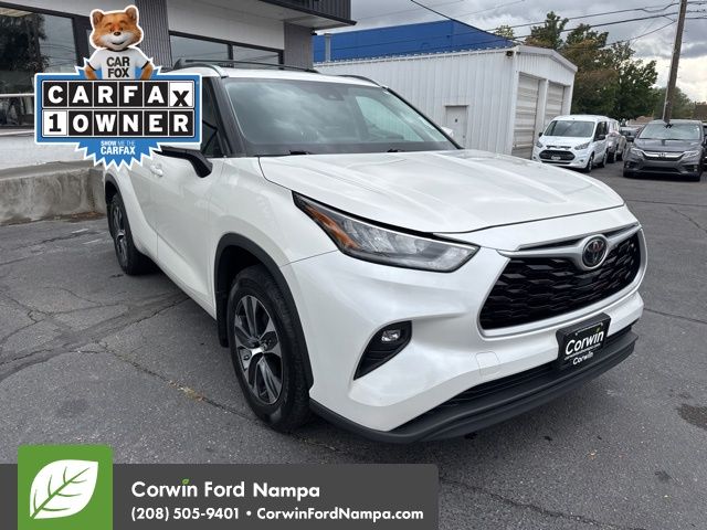 2020 Toyota Highlander XLE photo 3