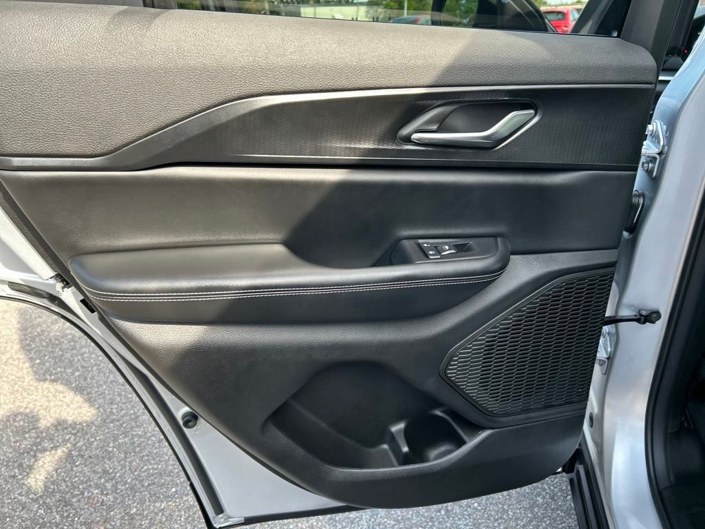 2025 Jeep Grand Cherokee Laredo Altitude photo 21