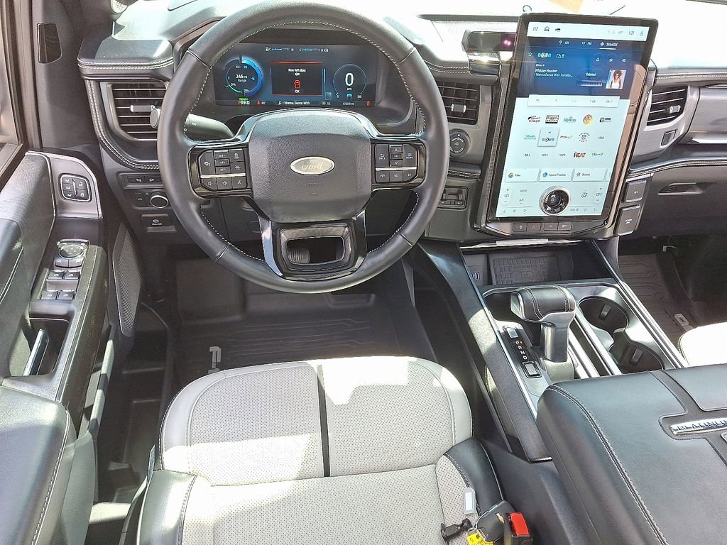 2022 Ford F-150 Lightning Platinum photo 11
