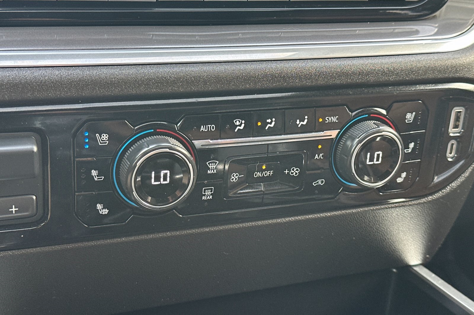 2023 Chevrolet Silverado 1500 High Country photo 20
